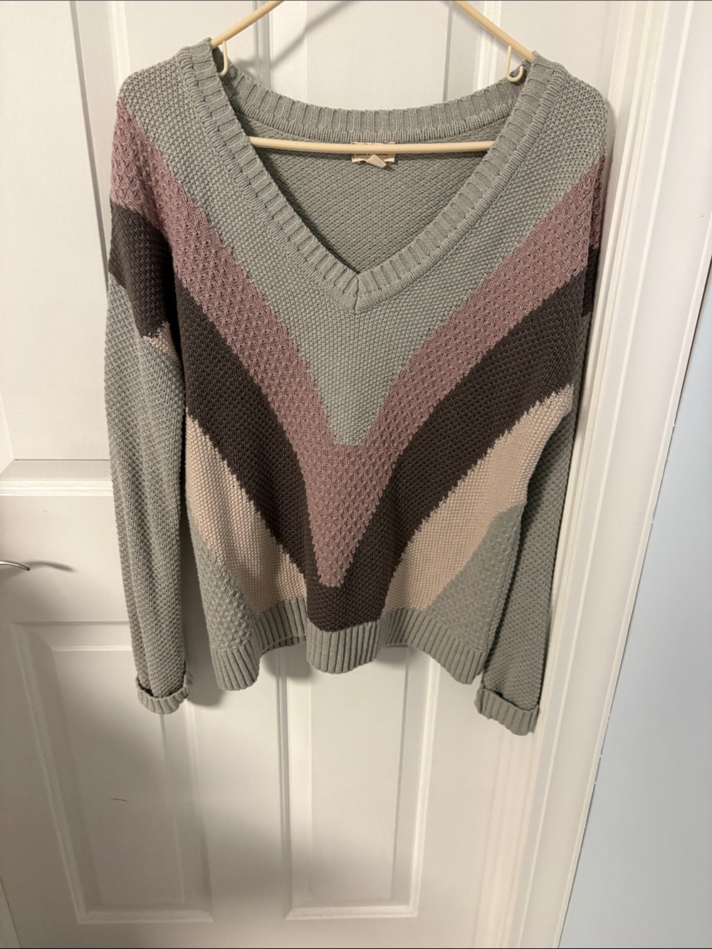 Textured V-Neck Chevron Sweater in Sage and Mauve